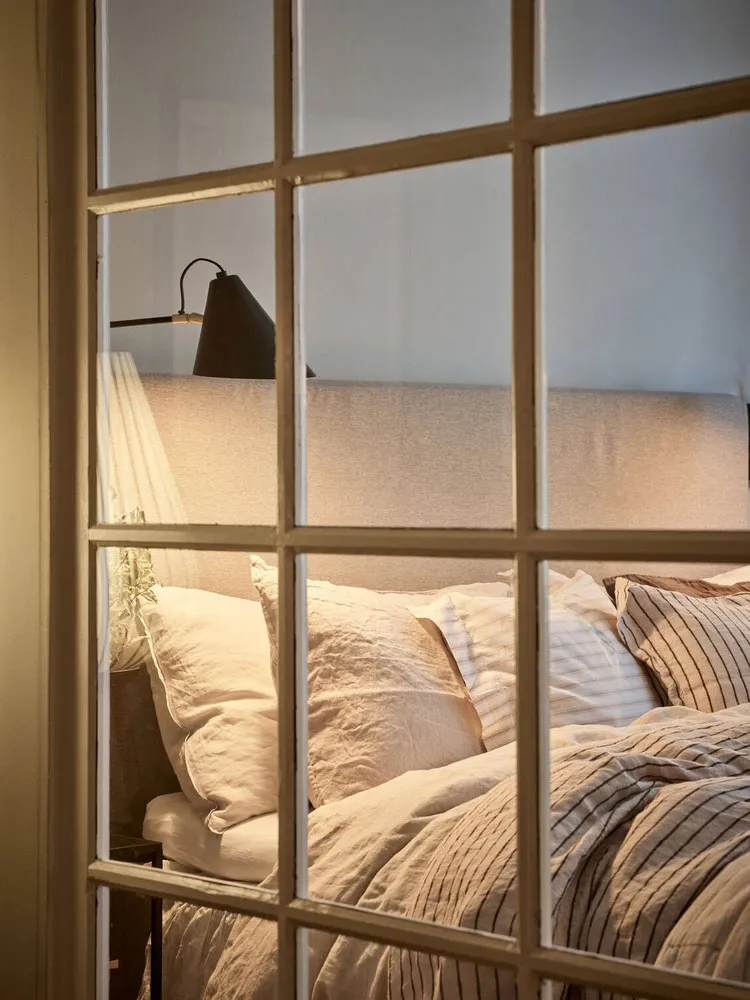 Intérieur scandinave cosy dans une lumière de soirée agréable - Gallery image 18