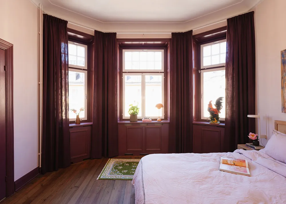 Ефектні стінні панелі та сучасне мистецтво в дизайні квартири в Стокгольмі - Gallery image 15