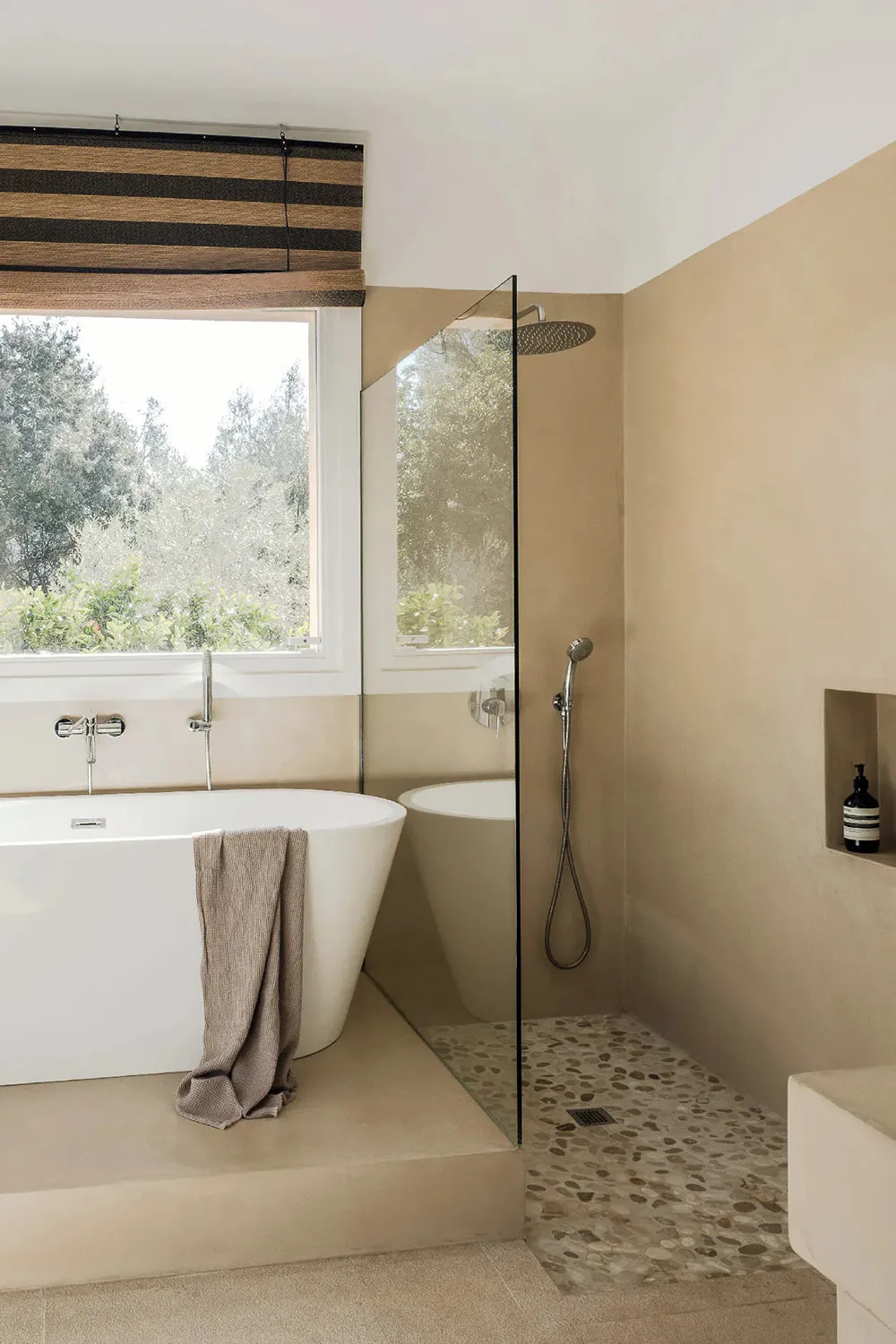 Hermosa villa de piedra en Mallorca con barandales y piscina - Gallery image 16