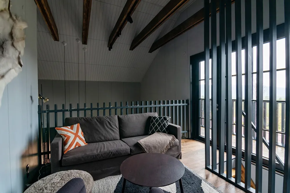 Dark Outside and Inside: Modern Scandinavian Cottage in Nature - Gallery image 7