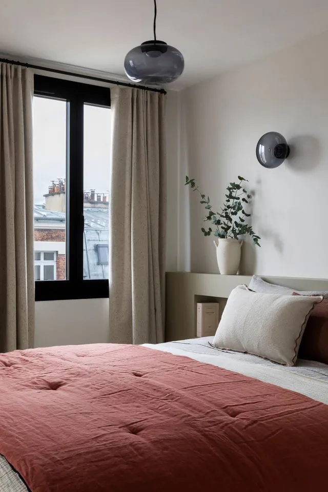 Intérieur moderne strict d'appartement à Paris - Gallery image 13