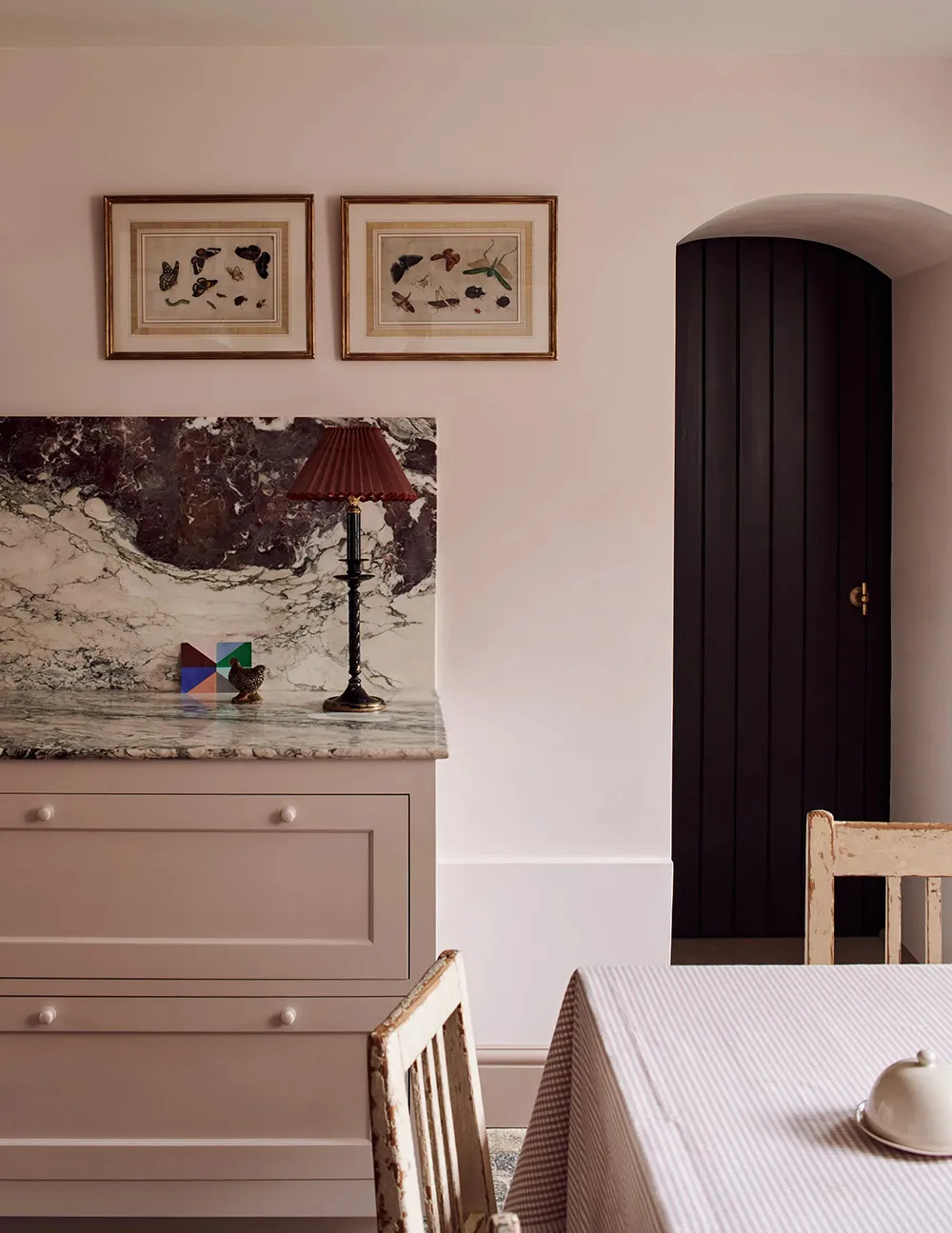 Plafonds d'une hauteur irréelle et design chaleureux : grange en Angleterre - Gallery image 6