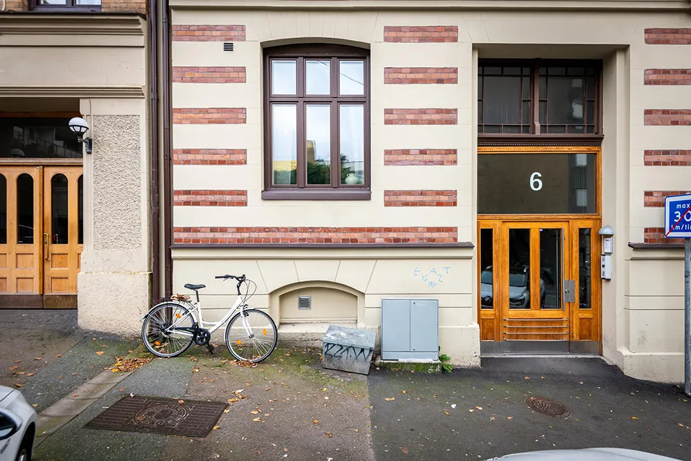 Маленькая бежевая квартира с антресолью в Швеции (33 кв. м) - Gallery image 24