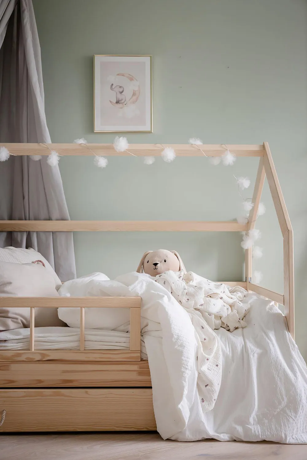 Paredes de ladrillo y cocina para fiestas: una vivienda inusual en Suecia - Gallery image 15