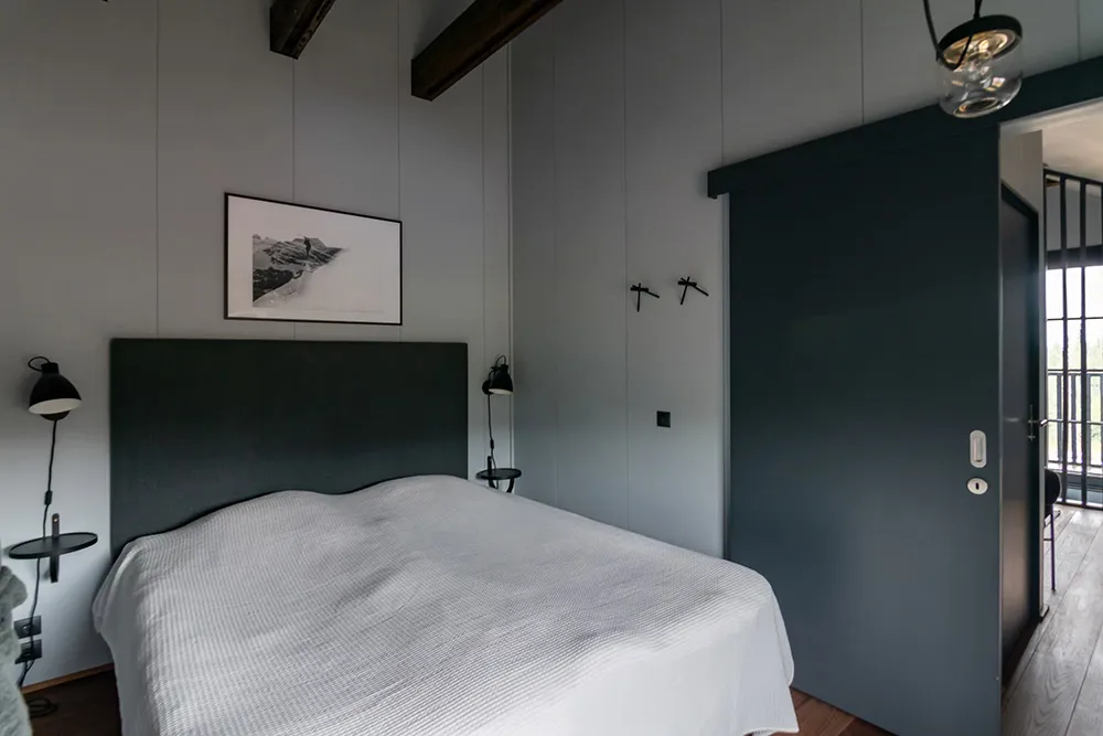 Dark Outside and Inside: Modern Scandinavian Cottage in Nature - Gallery image 8