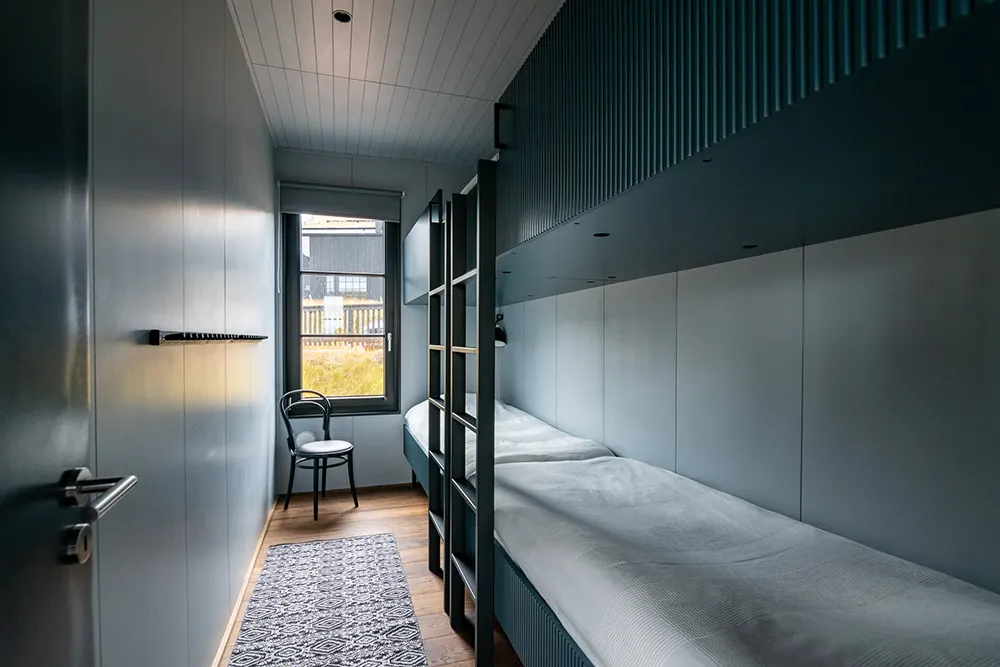 Dark Outside and Inside: Modern Scandinavian Cottage in Nature - Gallery image 12