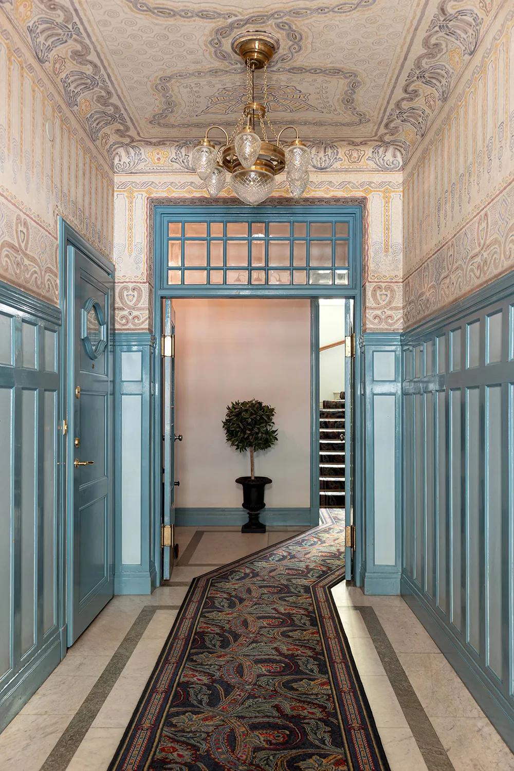 Синяя гостиная и нотки английского стиля: квартира в Стокгольме (83 кв. м) - Gallery image 34