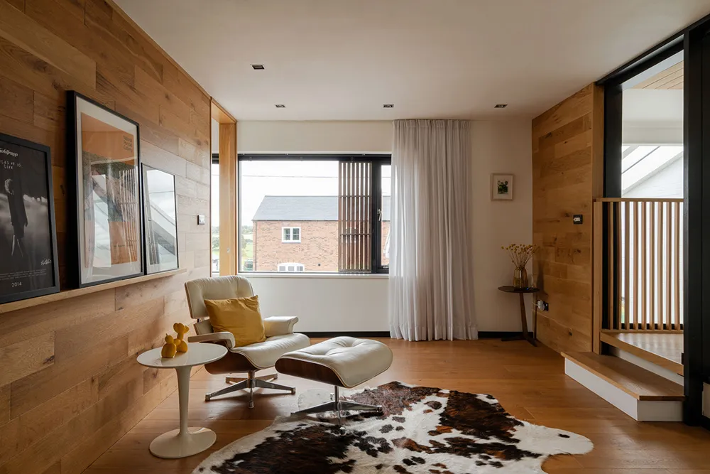 Elemente des Industriestils im Design eines hellen modernen Hauses in England - Gallery image 19