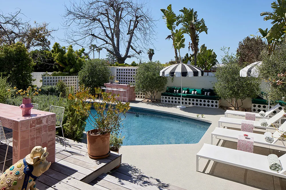 Design ludique d'une petite maison de deux acteurs à Los Angeles - Gallery image 5