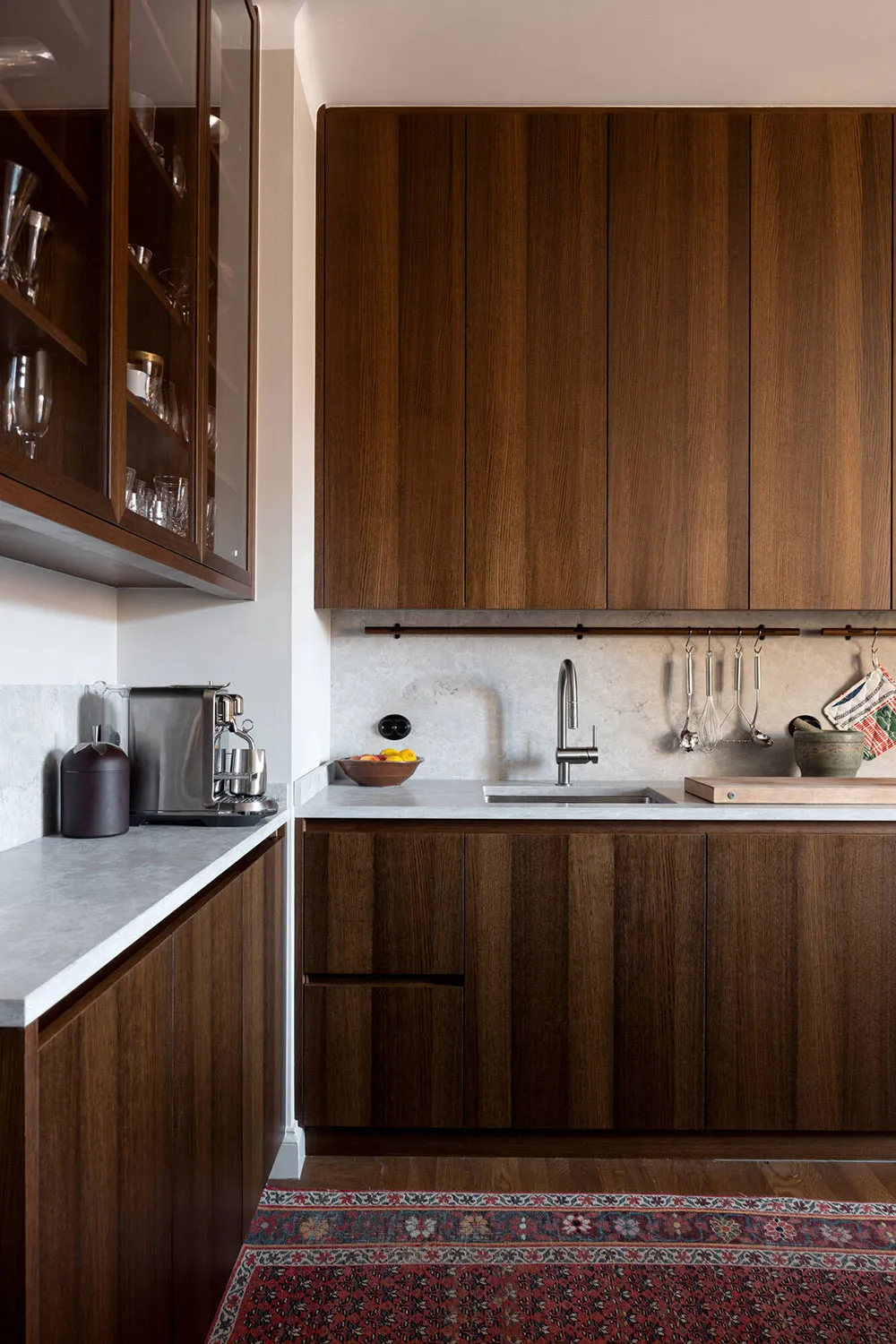 Уютный скандинавский интерьер с обилием предметов декора (101 кв. м) - Gallery image 16