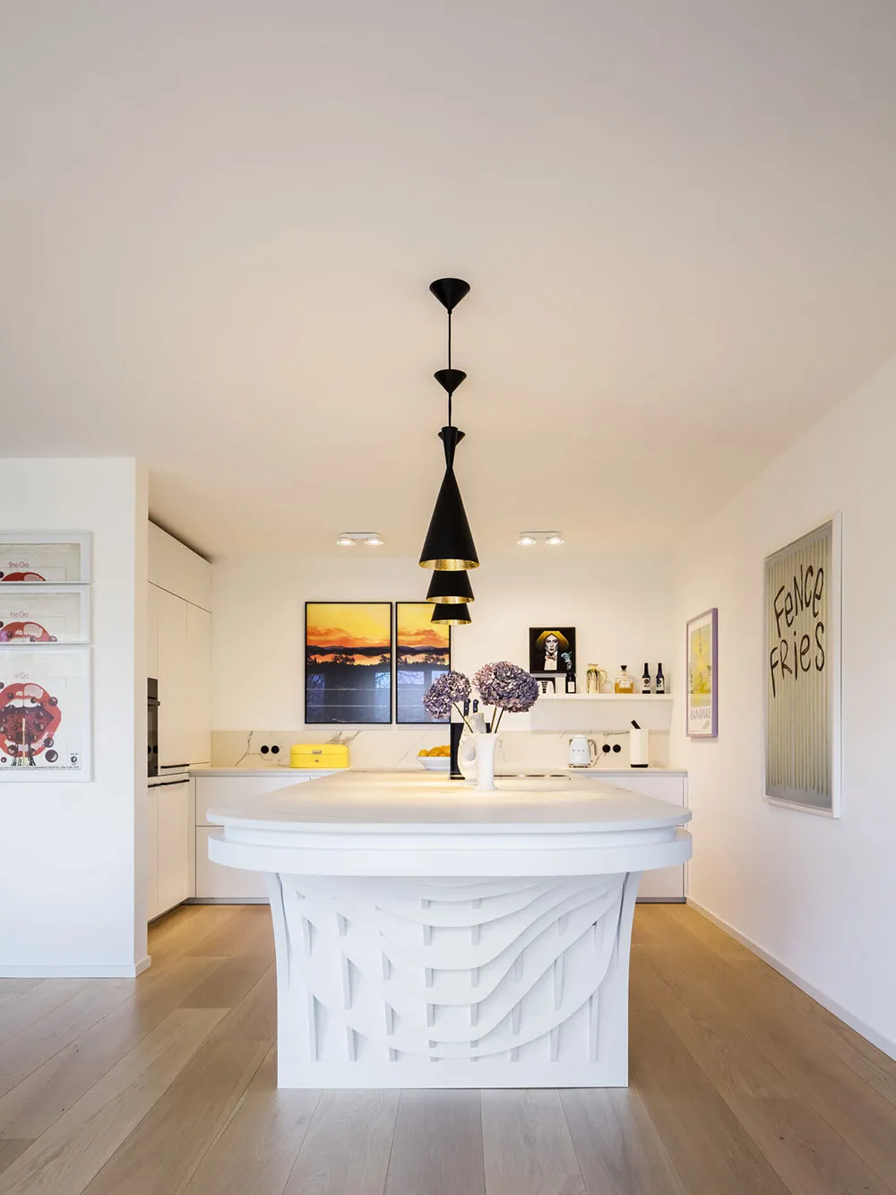 Яркая современная квартира в Гамбурге с тёмно-синим кубом - Gallery image 4