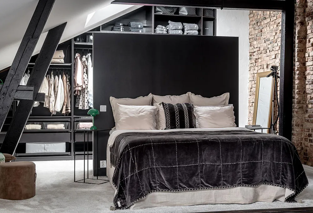 Кирпичные стены и тёмная мебель: лофт в Гетеборге - Gallery image 14