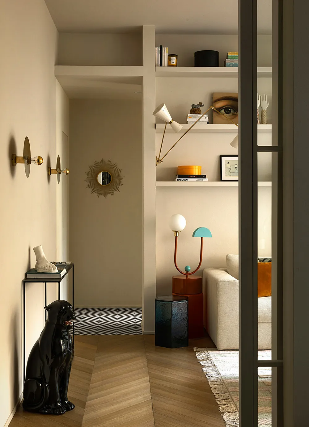 ミラノにある旧倉庫を改装した、快適でモダンなインテリア - Gallery image 13