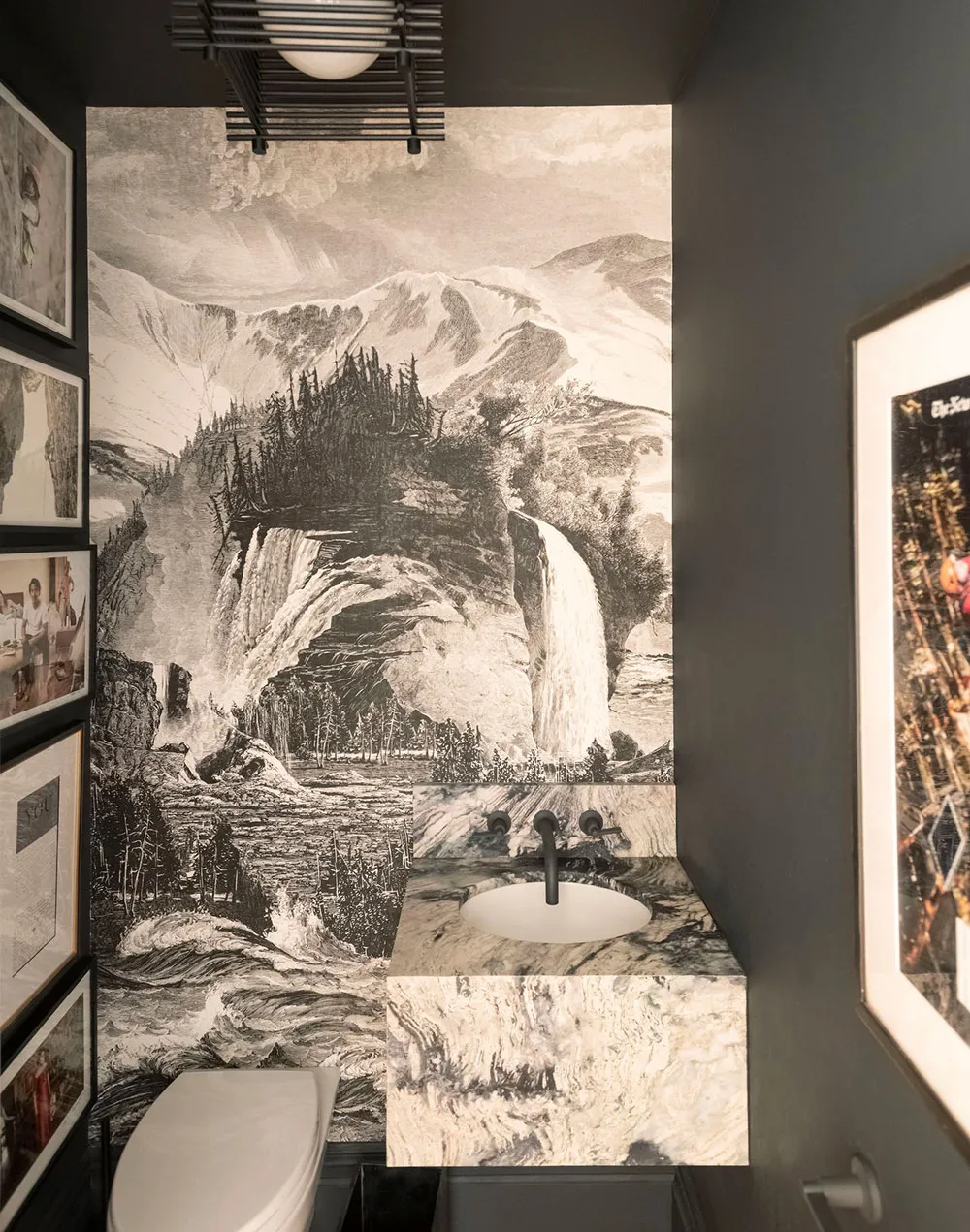 Das Reich der Wandverzierungen und ekligem Interiordesign in einem Haus der Filmfamilie in New York - Gallery image 6