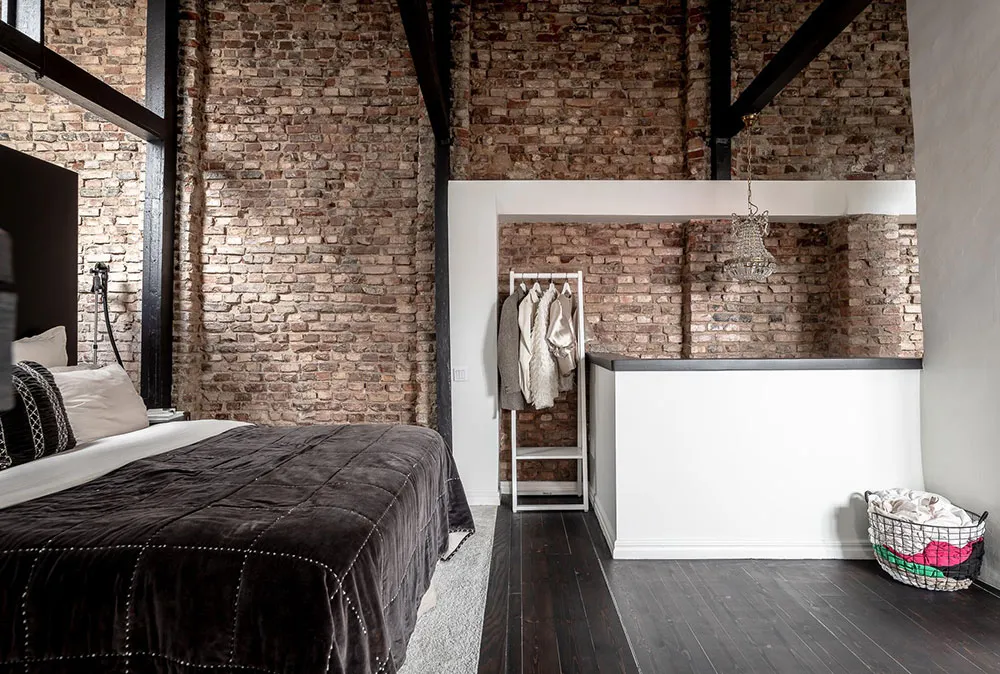 Кирпичные стены и тёмная мебель: лофт в Гетеборге - Gallery image 10