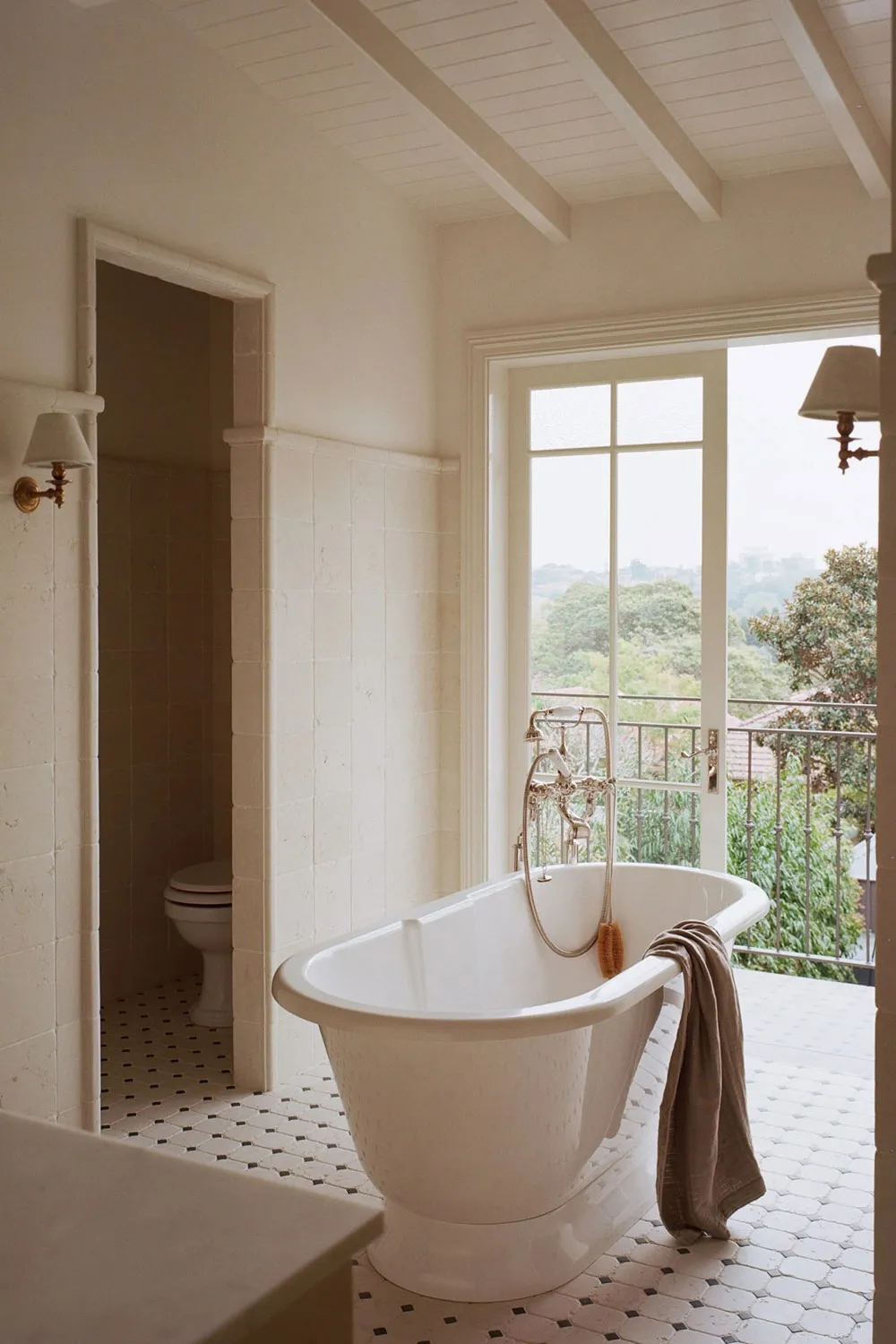 Арочные окна и мягкий минимализм: красивый дом дизайнера мод в Сиднее - Gallery image 13