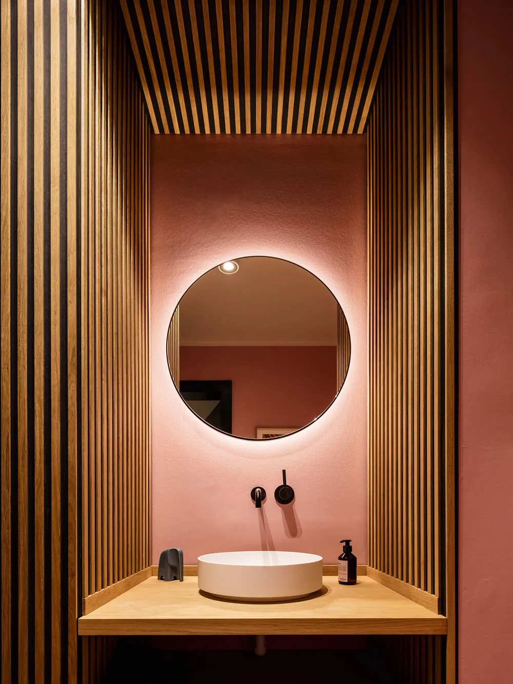 Яркая современная квартира в Гамбурге с тёмно-синим кубом - Gallery image 10