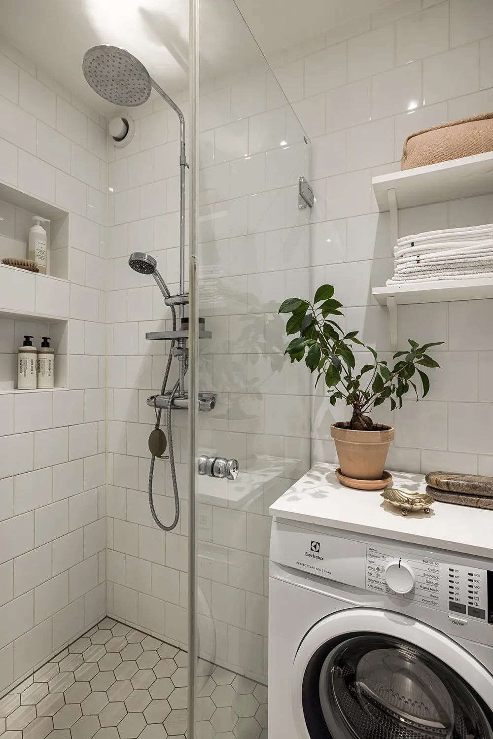 Приятные оттенки серого в дизайне шведской квартиры (90 кв. м) - Gallery image 28