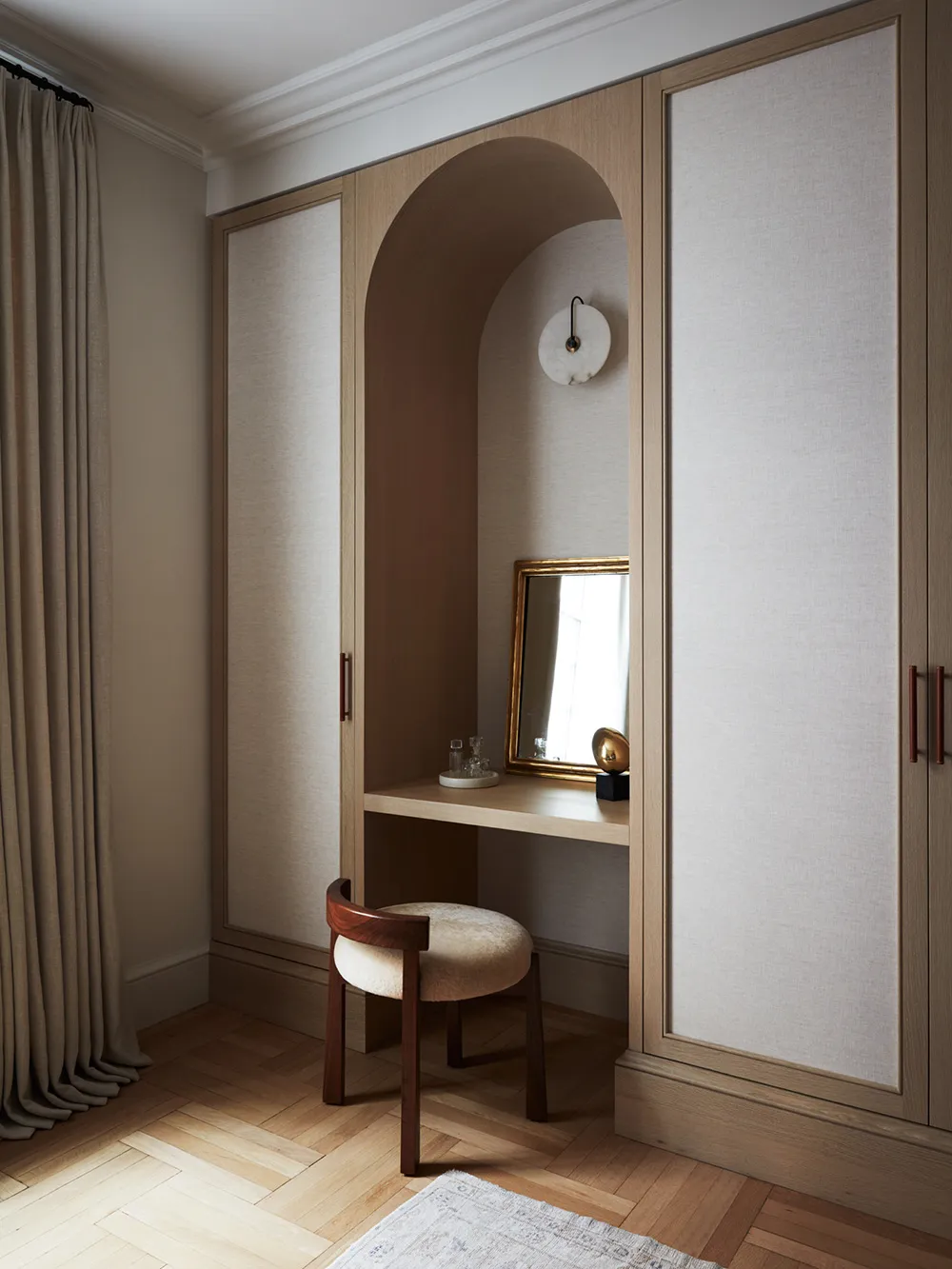 न्यूयॉर्क में एक प्राथमिक युग की इमारत में स्थित अपार्टमेंट का उन्नत विकास/सुधार - 11