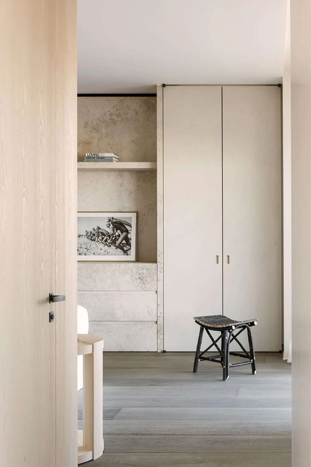 Ruhe in sandfarbigen Tönen im Design eines Hauses in den Dünen der Niederlande - Gallery image 6