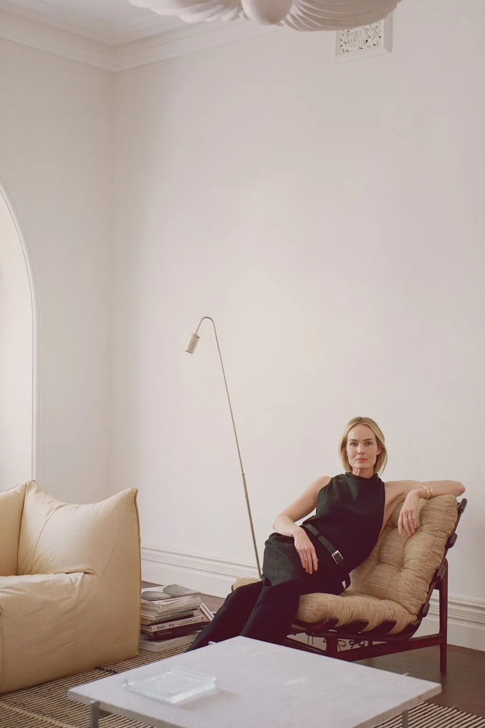 Арочные окна и мягкий минимализм: красивый дом дизайнера мод в Сиднее - Gallery image 23