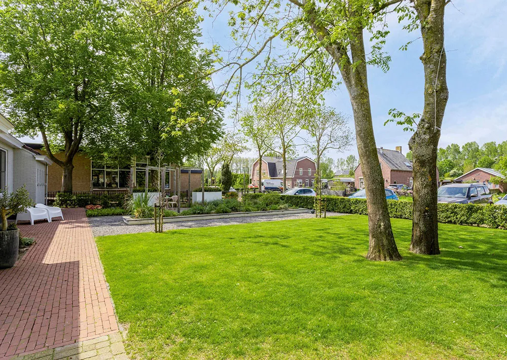 Diseño de interior colorido y vibrante en edificio ex-escuela en Países Bajos - Gallery image 22