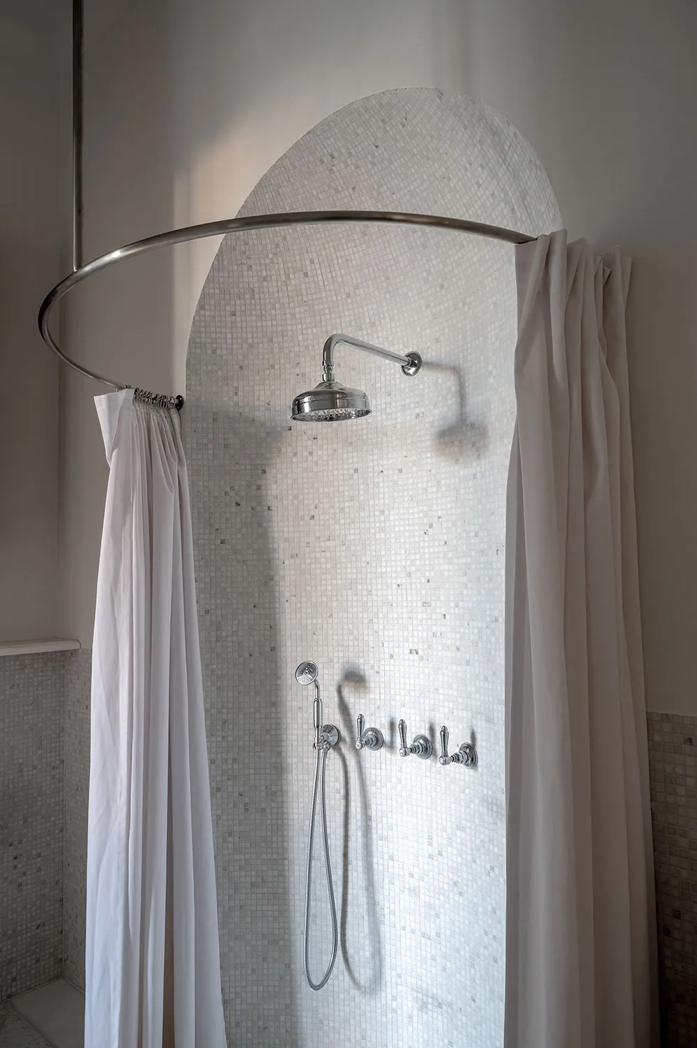 Un magnifique intérieur moderne aux touches anachroniques au centre de Kiev - Gallery image 18