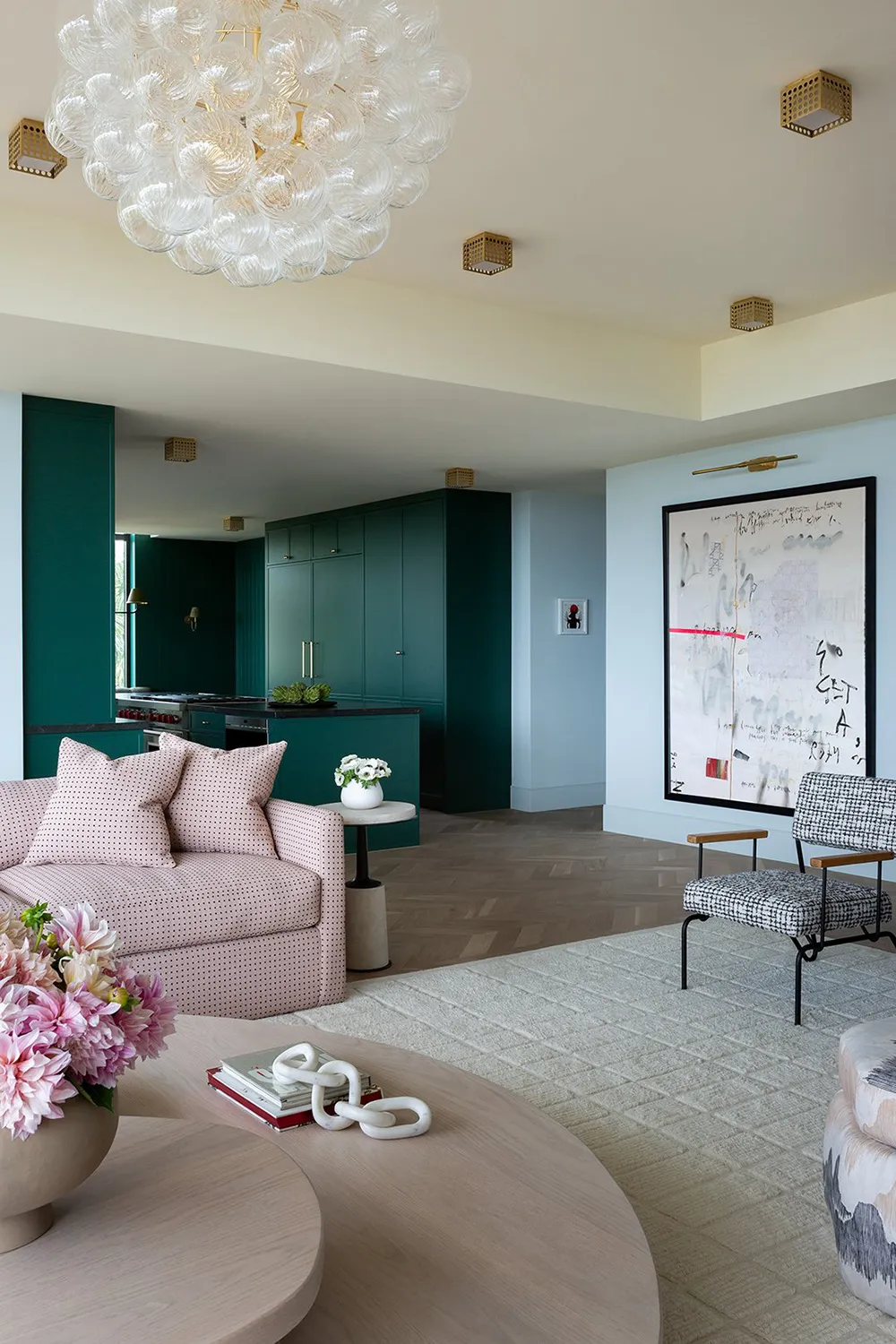 Couleurs fraîches et décoration tendance dans le design d'appartement à Las Vegas - Gallery image 3