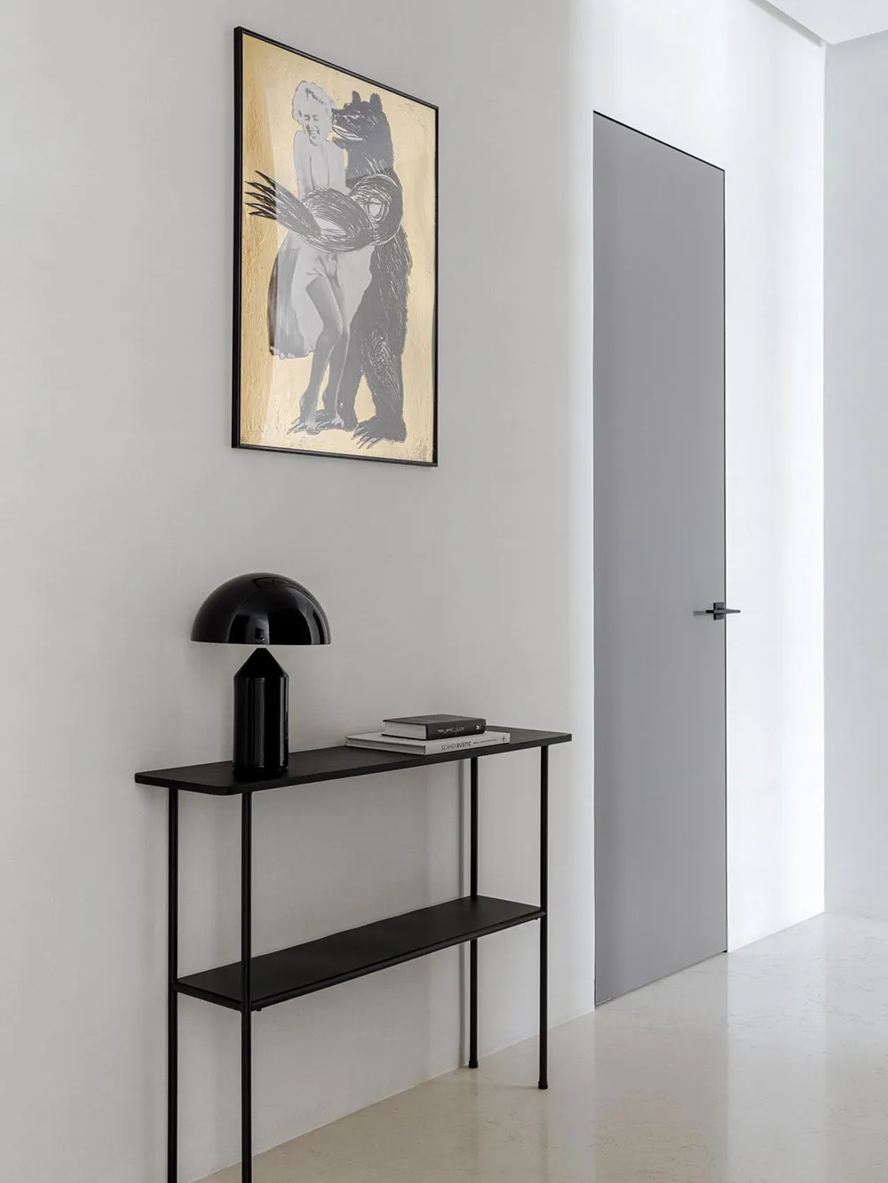 Обои с рыбами и смелый мрамор на кухне: современная квартира для семьи в Москве - Gallery image 4