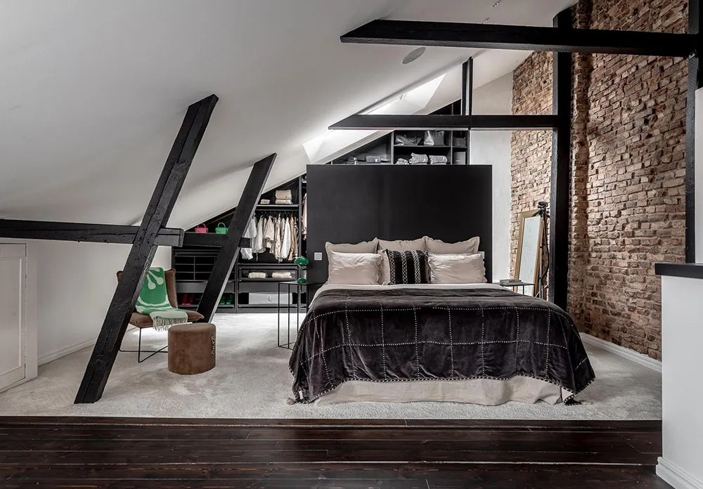 Кирпичные стены и тёмная мебель: лофт в Гетеборге - Gallery image 9