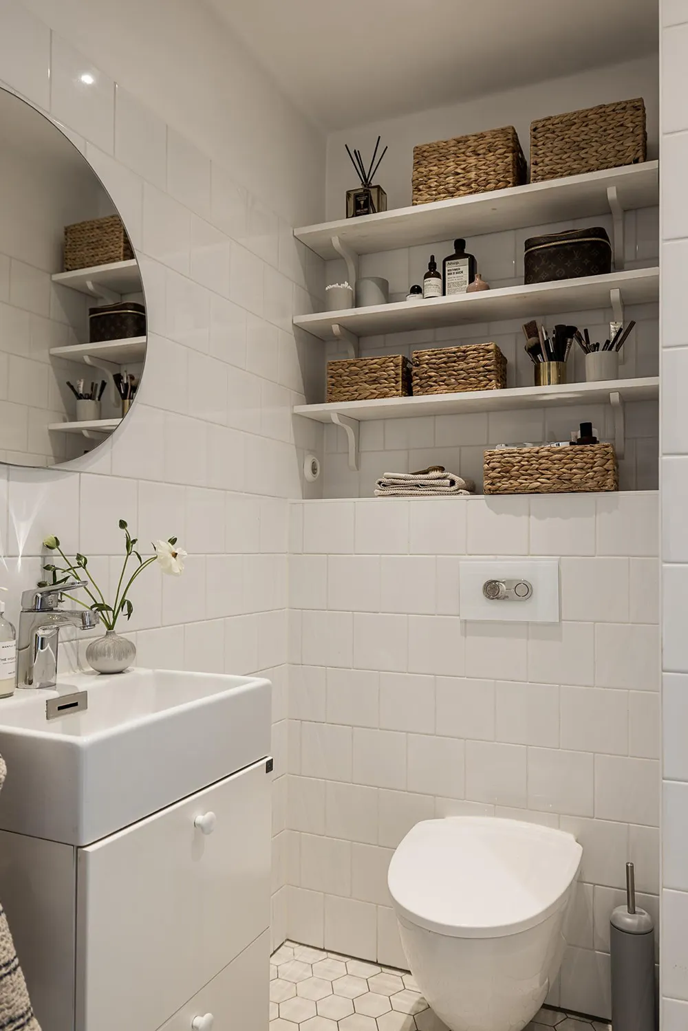 Приятные оттенки серого в дизайне шведской квартиры (90 кв. м) - Gallery image 27