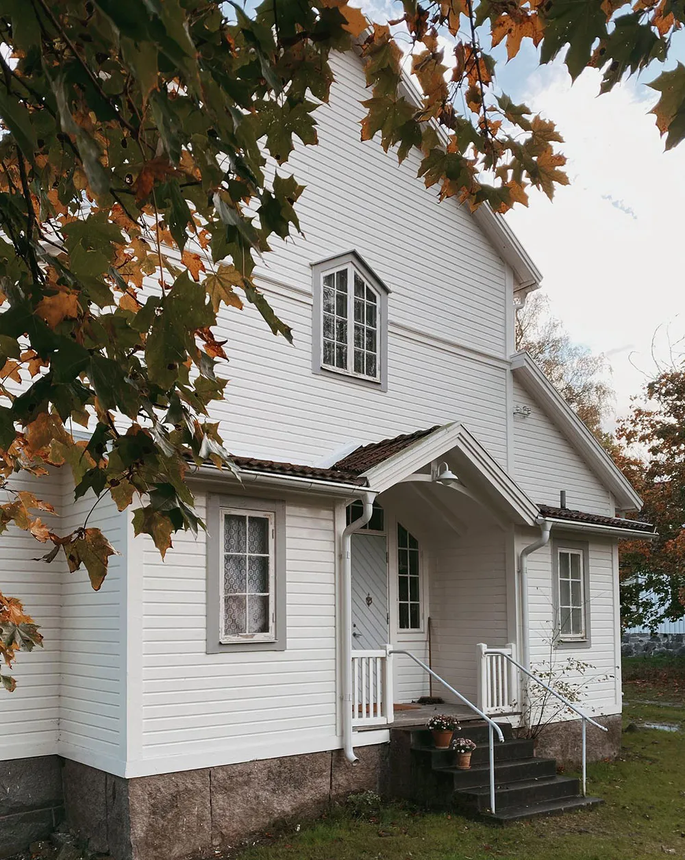 Un cottage estival inhabituel dans une ancienne église de village en Suède - 2