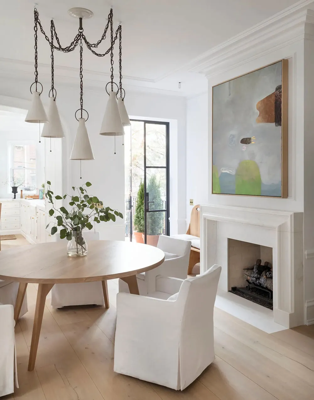 Uroczy taunhaus w Brooklynie, w którym panuje biały kolor - Gallery image 1