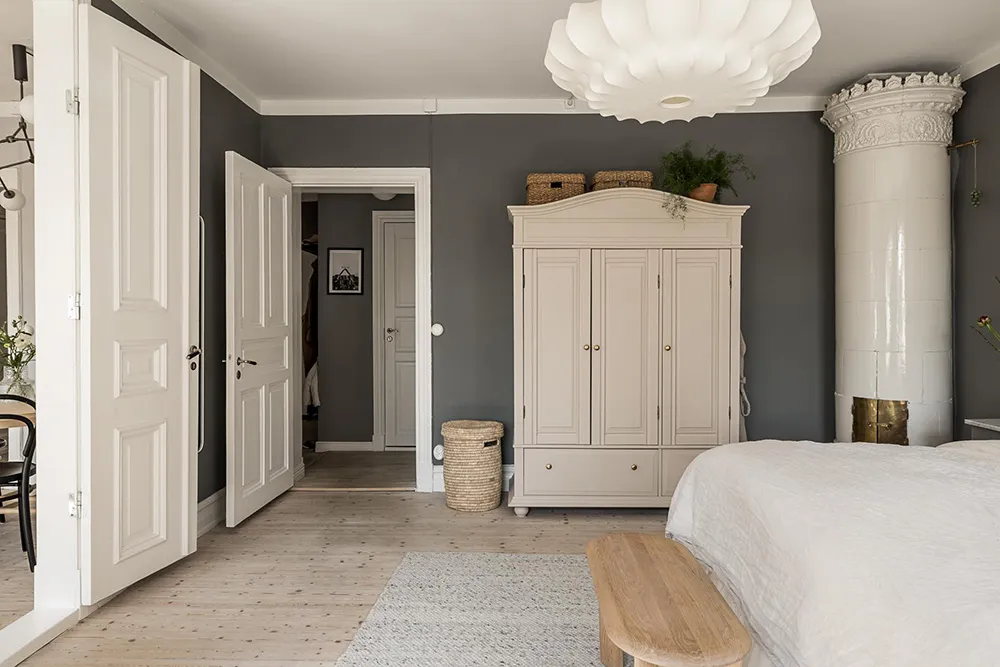 Приятные оттенки серого в дизайне шведской квартиры (90 кв. м) - Gallery image 11