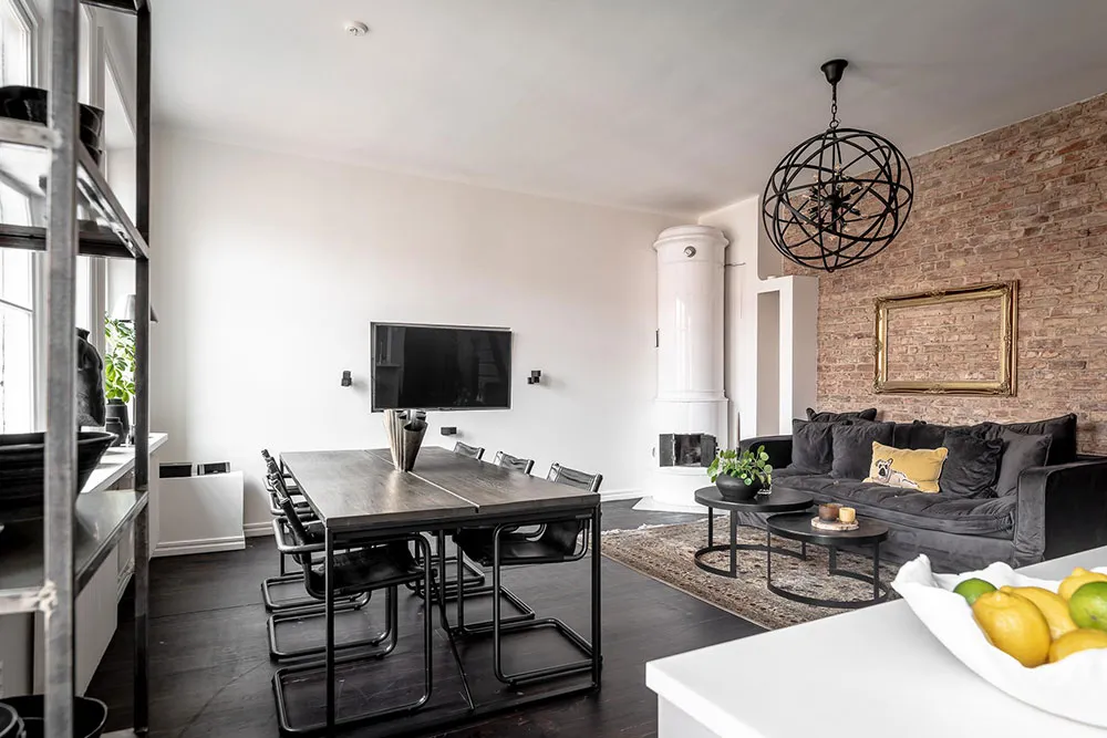 Кирпичные стены и тёмная мебель: лофт в Гетеборге - Gallery image 7