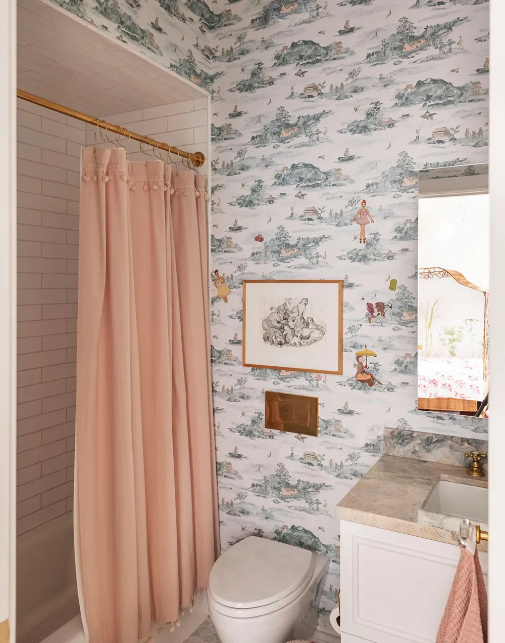 Das Reich der Wandverzierungen und ekligem Interiordesign in einem Haus der Filmfamilie in New York - Gallery image 10