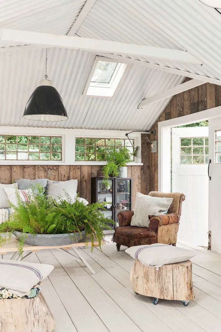 緑に囲まれた美しい白いコテージ - Gallery image 22