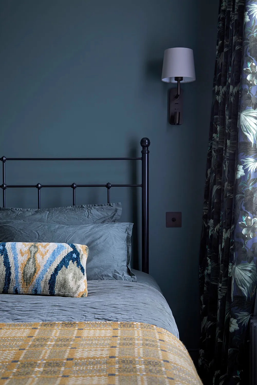 Стильні темні відтінки для чудового таунхауса в Лондоні - Gallery image 15