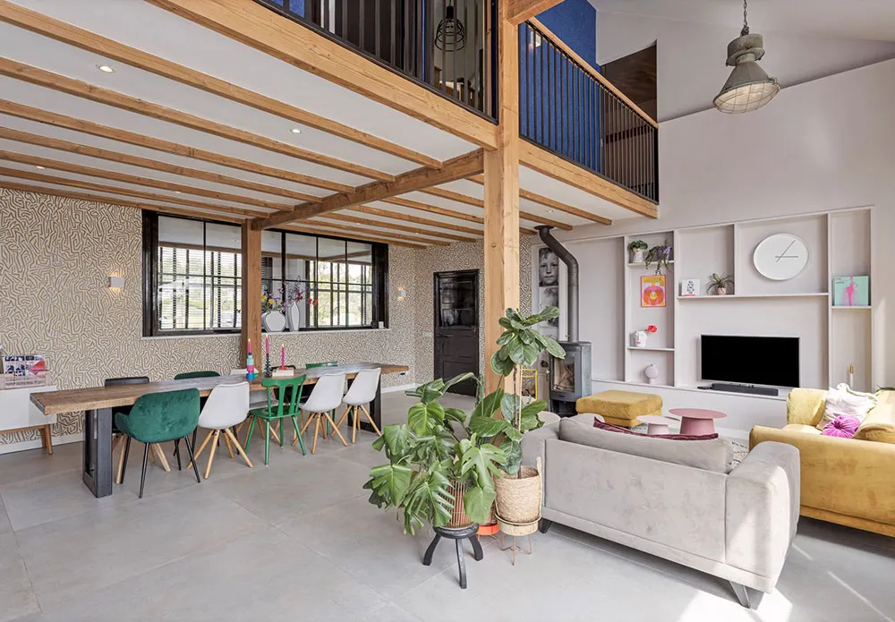 Diseño de interior colorido y vibrante en edificio ex-escuela en Países Bajos - Gallery image 5