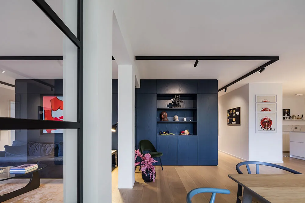 Яркая современная квартира в Гамбурге с тёмно-синим кубом - Gallery image 2