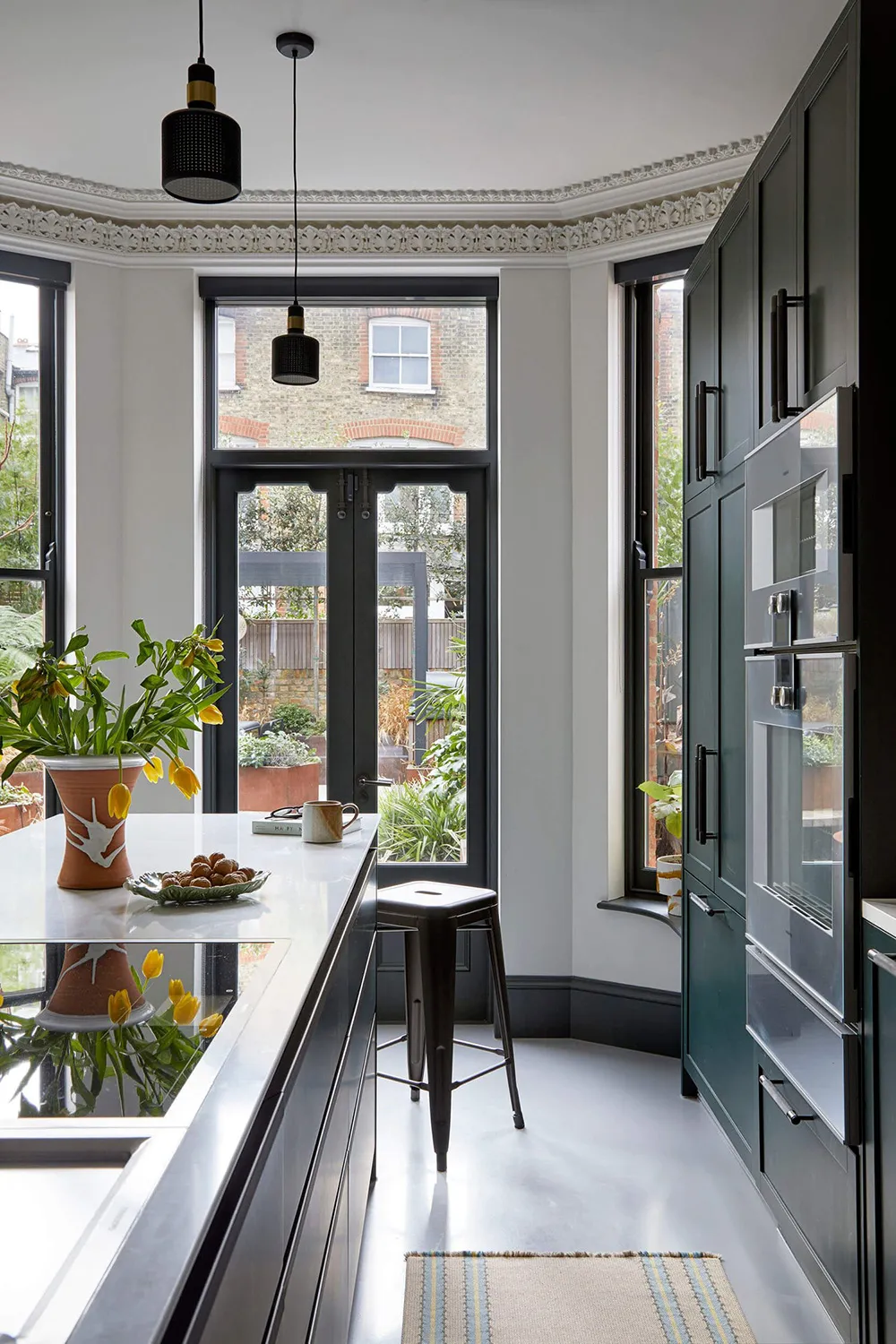 Стильні темні відтінки для чудового таунхауса в Лондоні - Gallery image 9