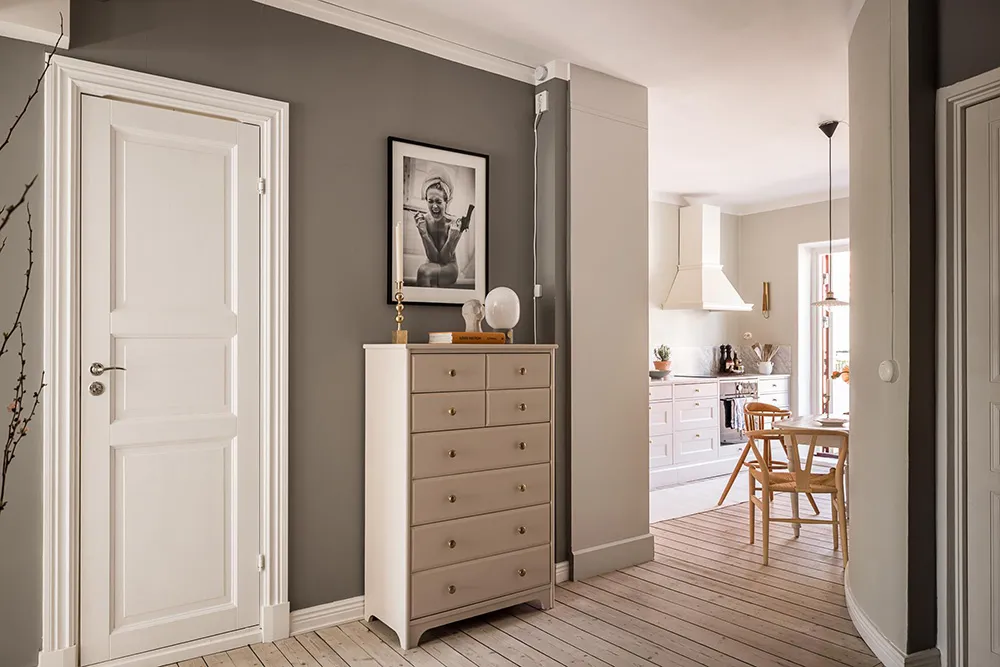 Приятные оттенки серого в дизайне шведской квартиры (90 кв. м) - Gallery image 31