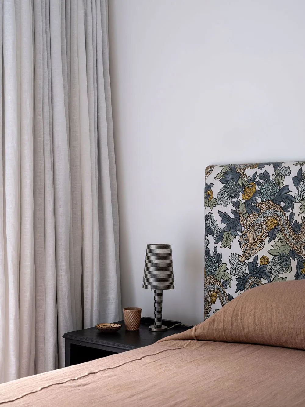 Znakomity strzeżony domek w Australii zbudowany na kontrastach - Gallery image 16