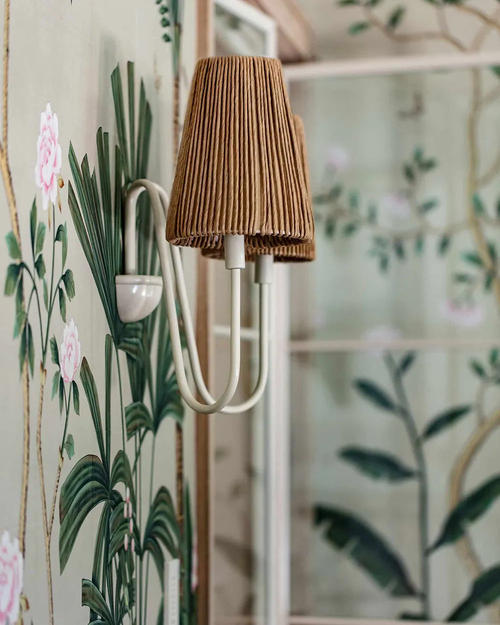 Floral Motifs and Green Tones: Cozy House in Florida - Gallery image 4