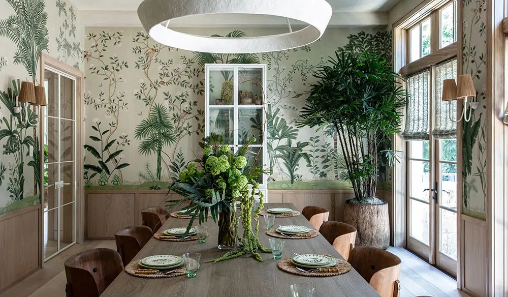 Floral Motifs and Green Tones: Cozy House in Florida - Gallery image 3
