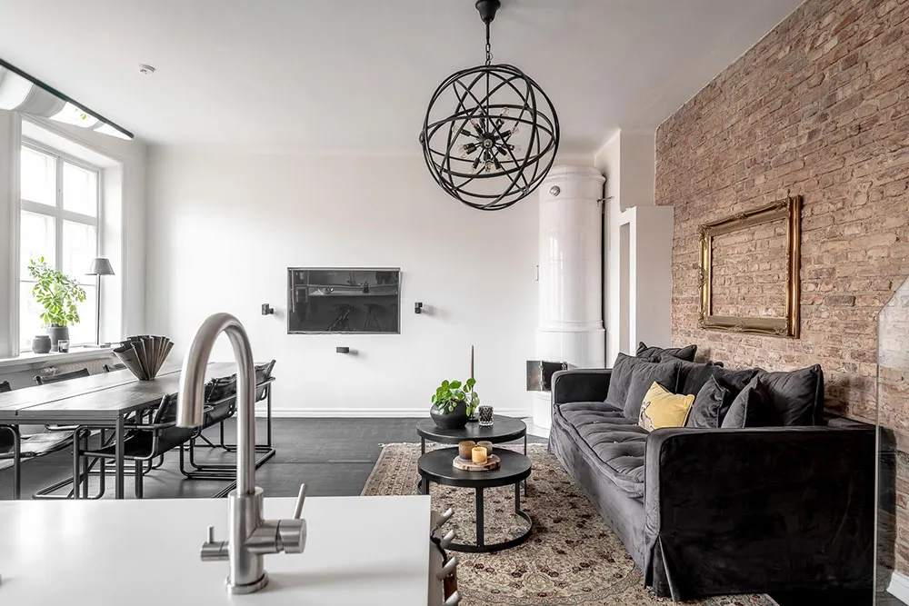 Кирпичные стены и тёмная мебель: лофт в Гетеборге - Gallery image 25