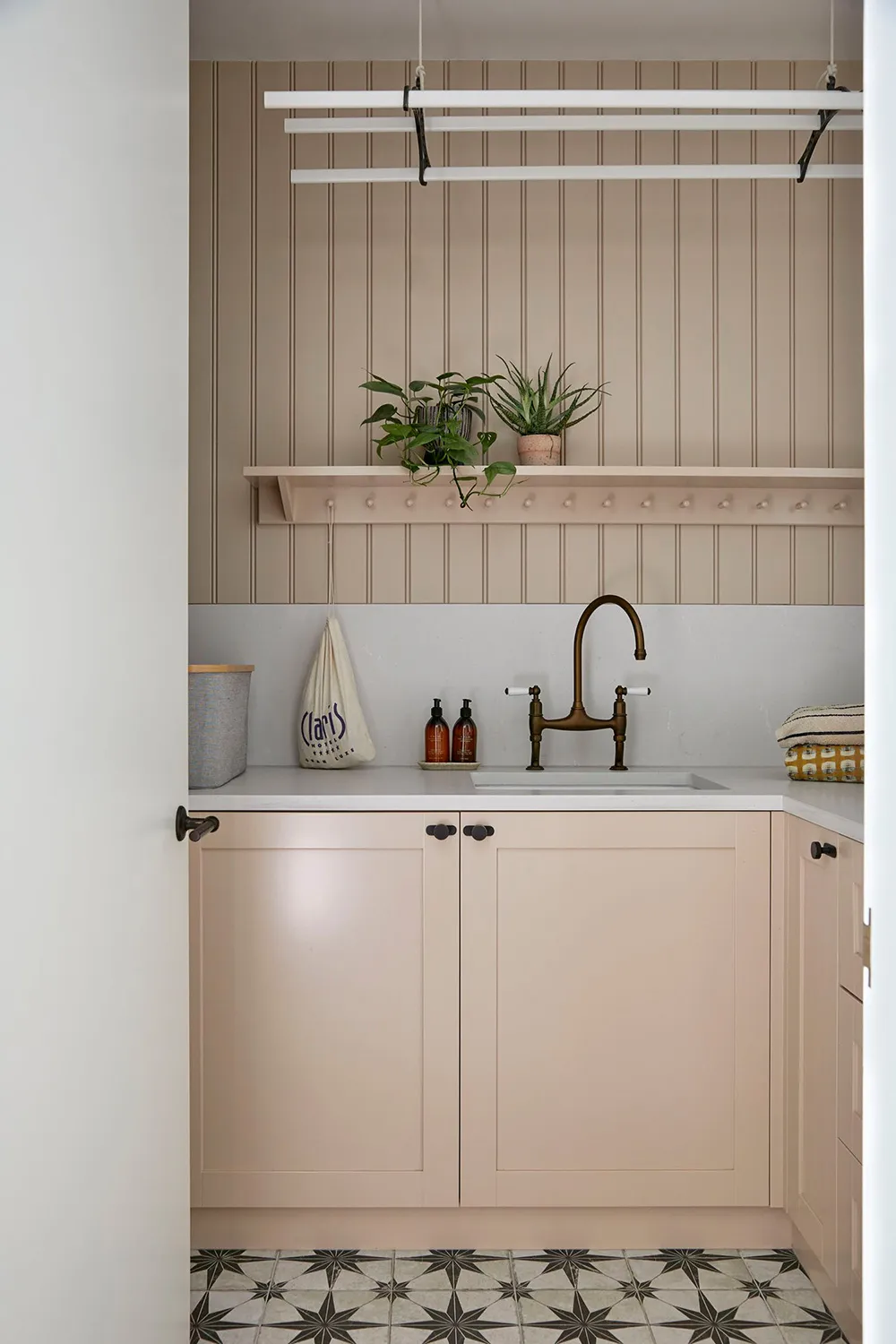 Стильні темні відтінки для чудового таунхауса в Лондоні - Gallery image 12