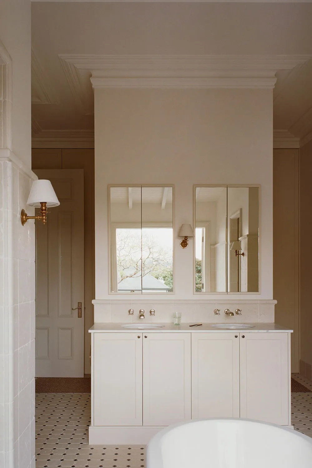 Арочные окна и мягкий минимализм: красивый дом дизайнера мод в Сиднее - Gallery image 15