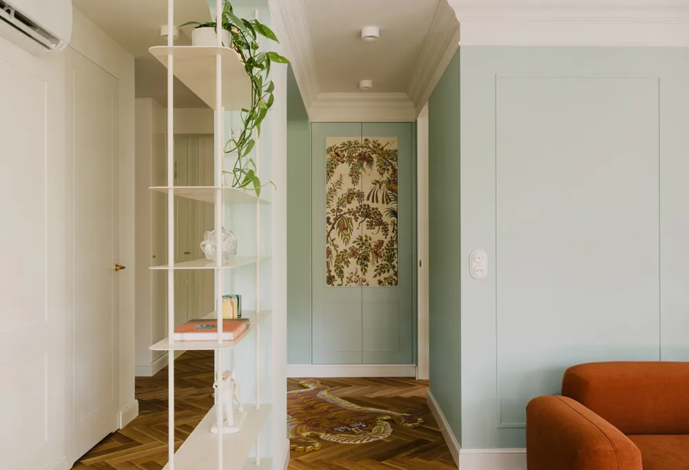 Peintures vives et touches d'art déco dans la conception d'appartement à Wrocław - Gallery image 7