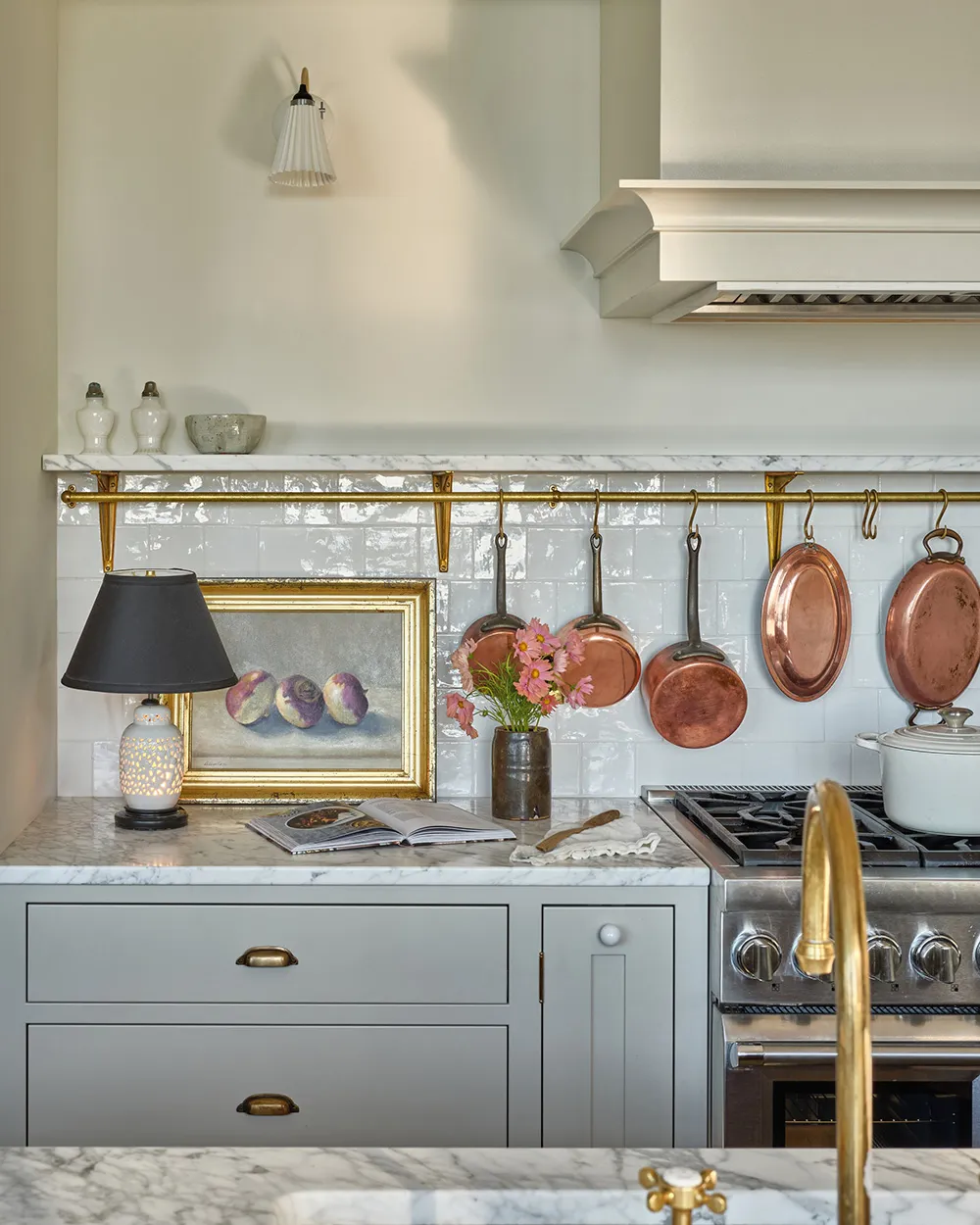 Excelente cocina en el diseño de una acogedora casa rural en Estados Unidos - Gallery image 6